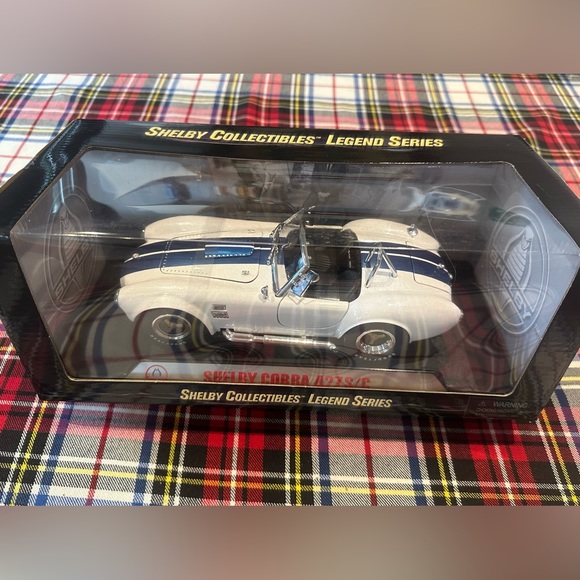 SHELBY COLLECTIBLES LEGEND SERIES 1965 White Shelby Cobra 427 S/C Diecast Car - Picture 2 of 9